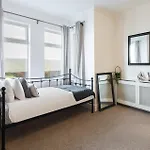 Host & - Regency Mansions דירה